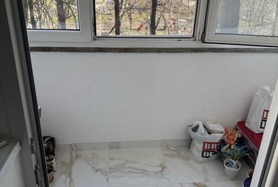 Apartament cu 3 camere semidecomandat în Gara de Nord