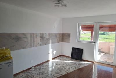 Casă cu 3 camere în Brăteștii de Jos - 2