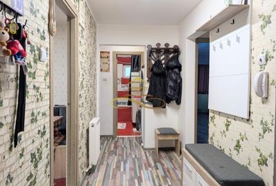 Apartament cu 3 camere decomandat în 9 Mai - 14