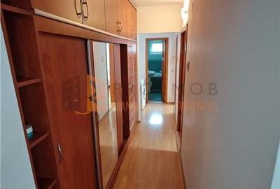 Apartament 3 camere cf 1 semidecomandat zona Micro 3 - 12