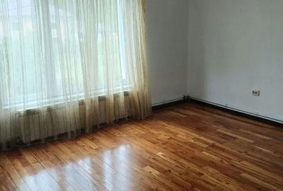 Casă cu 6 camere cu Teren 1310 Mp în Mihăești - 1