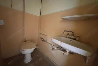 Apartament cu 3 camere semidecomandat în Griviței