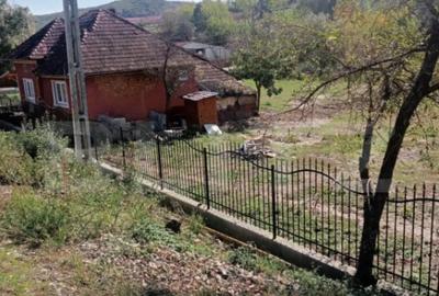 Casă cu 2 camere cu Teren 1500 Mp în Central - 9