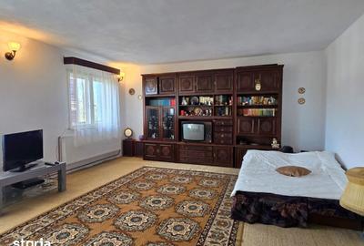 Casă cu 6 camere cu Teren 1632 Mp în Albești - 16