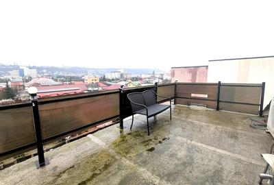 Apartament cu 3 camere decomandat în Podu Roș