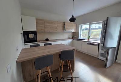 Casă cu 5 camere cu Canalizare în Central - 2