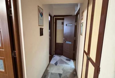 Apartament cu 3 camere de vanzare - Zona Micro 16 - 3