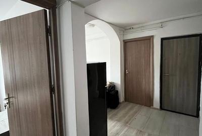 Apartament cu 2 camere decomandat în Rovine