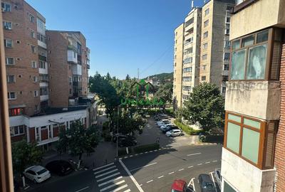 Apartament cu 3 camere decomandat, mobilat în Central - 1