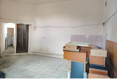 Casă cu 8 camere cu Teren 385 Mp în Central - 5