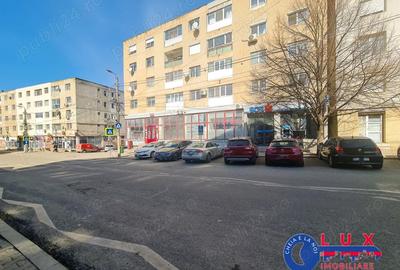 Spațiu comercial, de 90 mp, în Central - 4