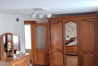 Casă cu 6 camere în Fieni - 3