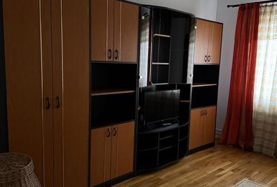 Apartament cu 3 camere semidecomandat în Central - 4
