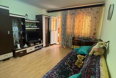 Apartament două camere - zona Longinescu - etaj 2/3 - 1