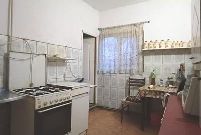 Casă cu 4 camere decomandat cu Canalizare în Central - 9