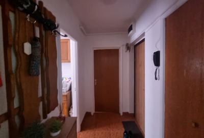 Apartament cu 3 camere semidecomandat în Titan - 2