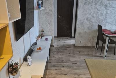 Apartament cu 3 camere semidecomandat în Rahova