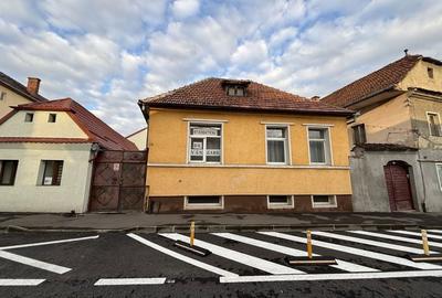 Casă cu 4 camere în Centrul Istoric