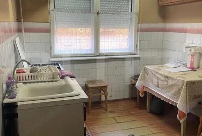 Apartament cu 3 camere semidecomandat în Central - 1