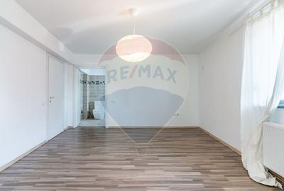 Casa / Vila in Corbeanca,  toate utilitatile, strada principala - 12