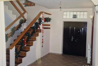 Casă individuală cu 4 camere cu Canalizare în Central - 4