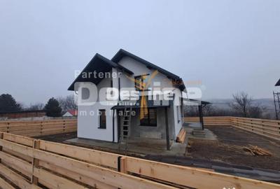 Casă cu 5 camere cu Canalizare în Balciu