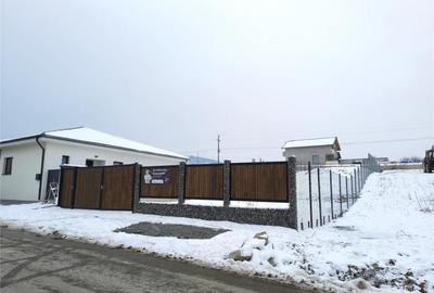 Teren intravilan de 769 mp cu priveli#537;te frumoasa catre - 4