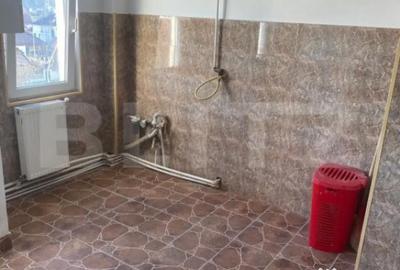 Apartament cu 3 camere semidecomandat în Central - 3