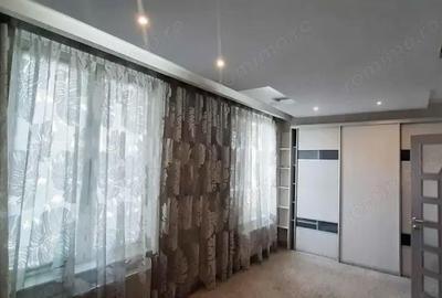 Apartament cu 3 camere semidecomandat în Gara de Nord
