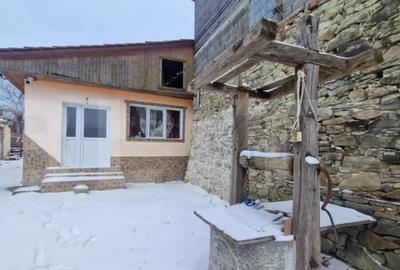 Casă cu 5 camere cu Canalizare în Central - 14