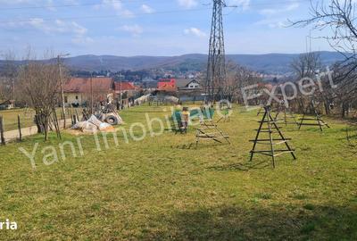 Teren de 1239 mp, în Central - 4