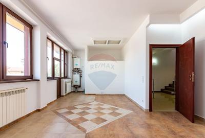 Casă cu 3 camere cu Teren 235 Mp în Ferentari