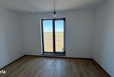 Casă cu 4 camere cu Teren 370 Mp în Vest - 3