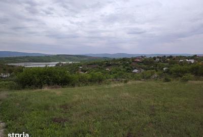 Teren de 1800 mp, în Miroslava