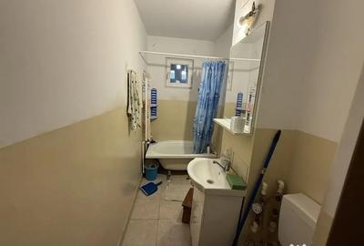 Apartament cu 3 camere semidecomandat în Km 4 - 1