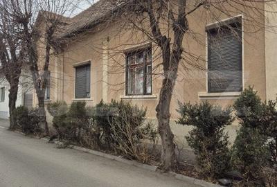 Casă cu 3 camere cu Canalizare în Central - 4