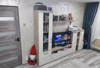 Apartament cu 3 camere semidecomandat în Craiovița Nouă - 4