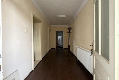 Casă cu 4 camere în Central - 3