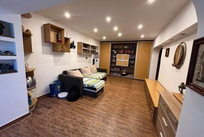 Apartament cu 4 camere semidecomandat, mobilat în Colentina
