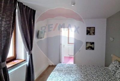 Hotel/Pensiune, de 906 mp, în P-ța Unirii - 24