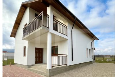 Casa individuala cu 4 camere, 2 terase, 189mp, 2 balcoane, 448 mp teren - 2