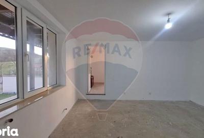 Casă cu 3 camere cu Teren 800 Mp în Corunca - 3