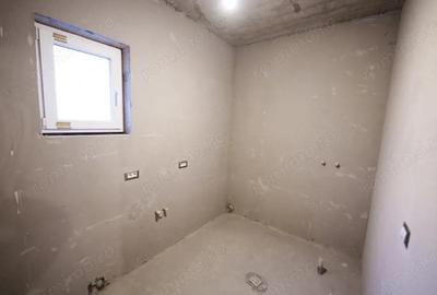 Casă cu 8 camere cu Canalizare în Romanești - 12