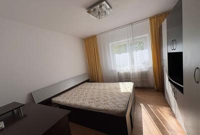 Apartament 3 camere, decomandat, 80 mp, Cartier 1 Mai, Zona Spitalul Nr. 1 - 3