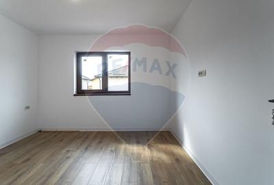 Casă cu 4 camere cu Teren 397 Mp în Tărlungeni - 19