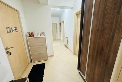 Apartament cu 3 camere decomandat, mobilat în Valea Adâncă