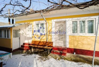 Teren de 2200 mp si casa in sat Voinesti, langa biserica - 2