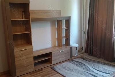 Apartament cu 4 camere decomandat în Podu Roș - 3