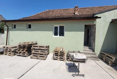 Spațiu comercial, de 100 mp, în Central - 4