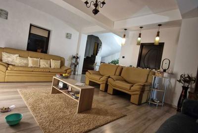 Casă cu 4 camere în 1 Mai - 3